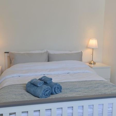 3-Bedroom Bungalow With Parking, Goldsithney, Penzance, Cornwall Perranuthnoe 외부 사진