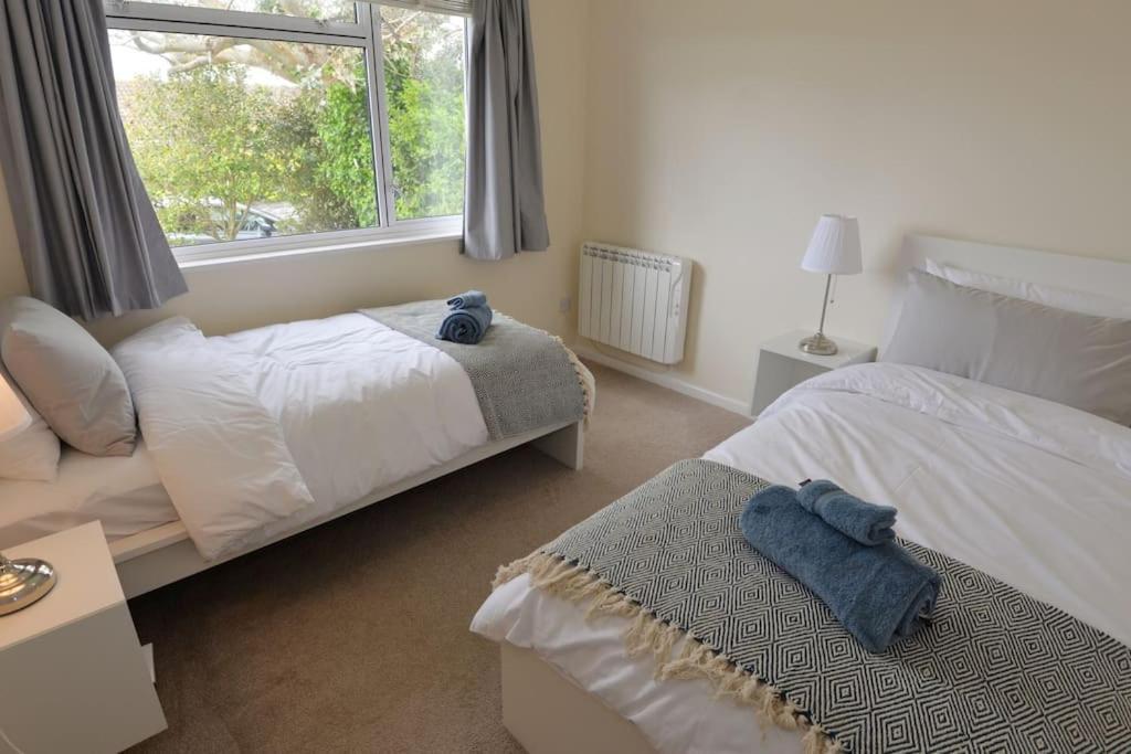 3-Bedroom Bungalow With Parking, Goldsithney, Penzance, Cornwall Perranuthnoe 외부 사진