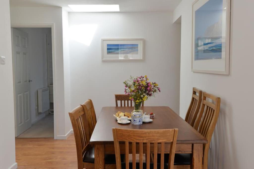 3-Bedroom Bungalow With Parking, Goldsithney, Penzance, Cornwall Perranuthnoe 외부 사진